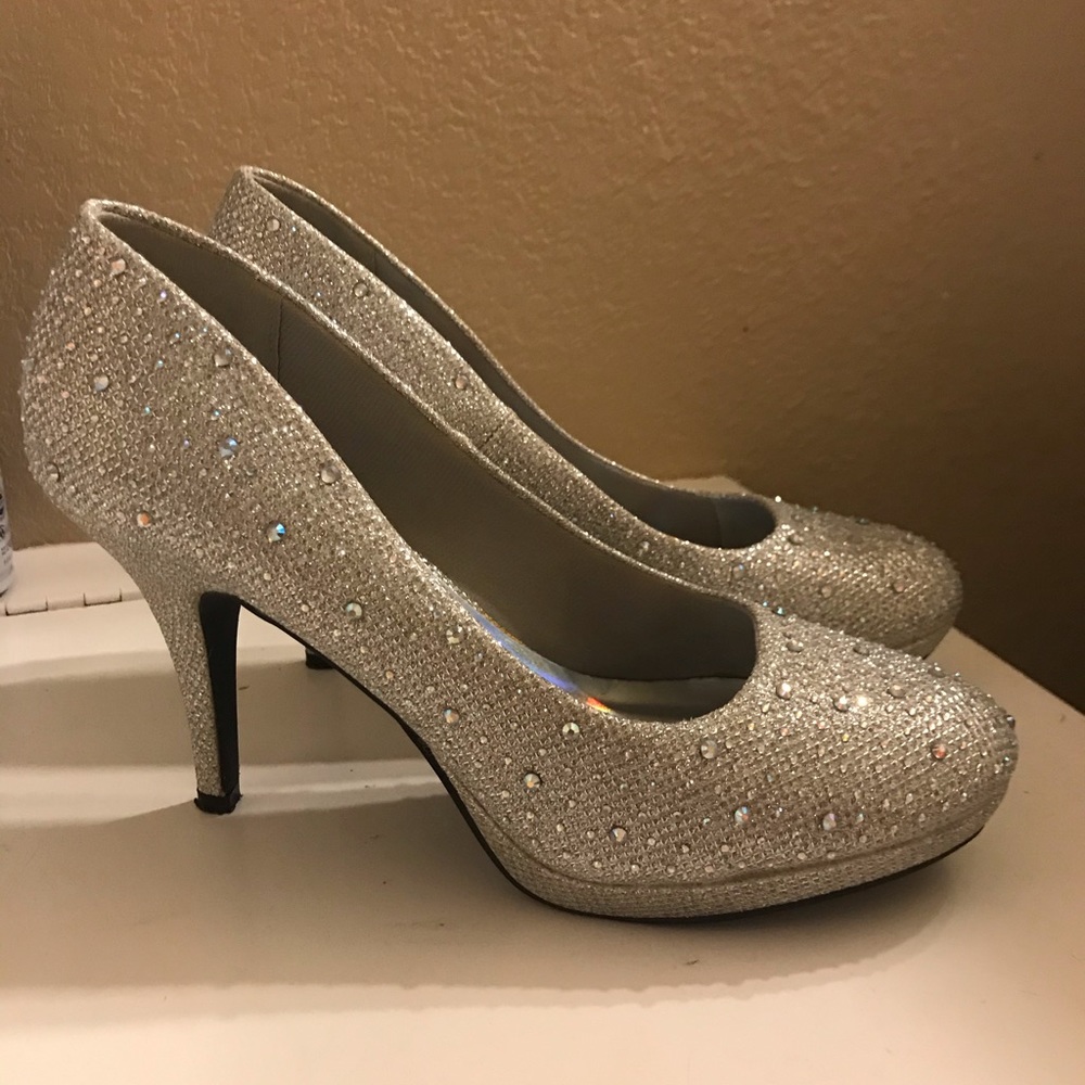 Silver pumps